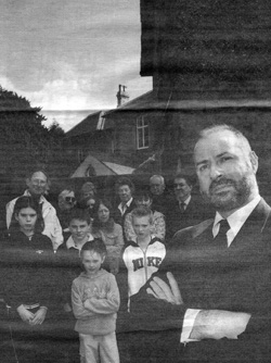 MP Fabian Hamilton (right) and fellow Roundhay residents at Gledhow House in April 2004